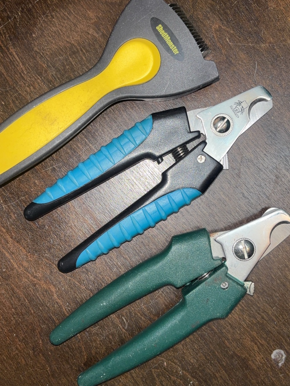 Source Unknown Yellow, Blue and Green Pet Grooming Tools Set